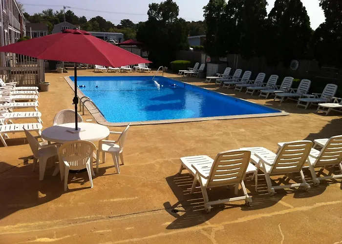 Holiday Hill Inn & Suites