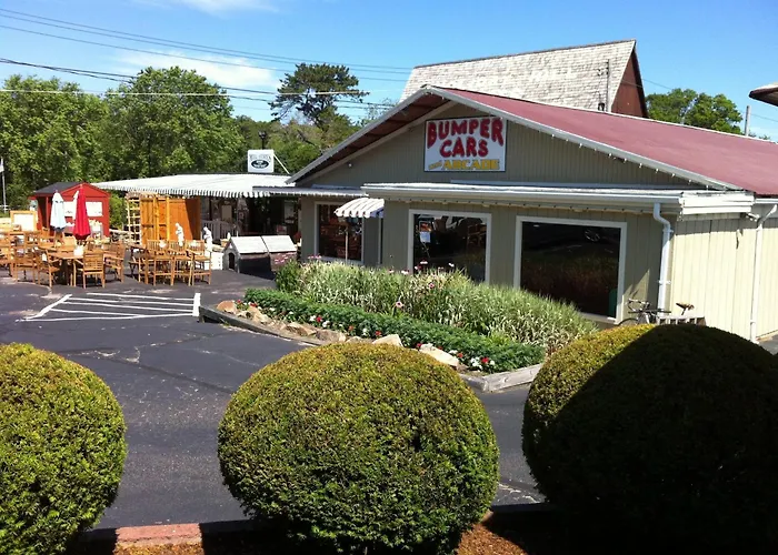 Holiday Hill Inn & Suites