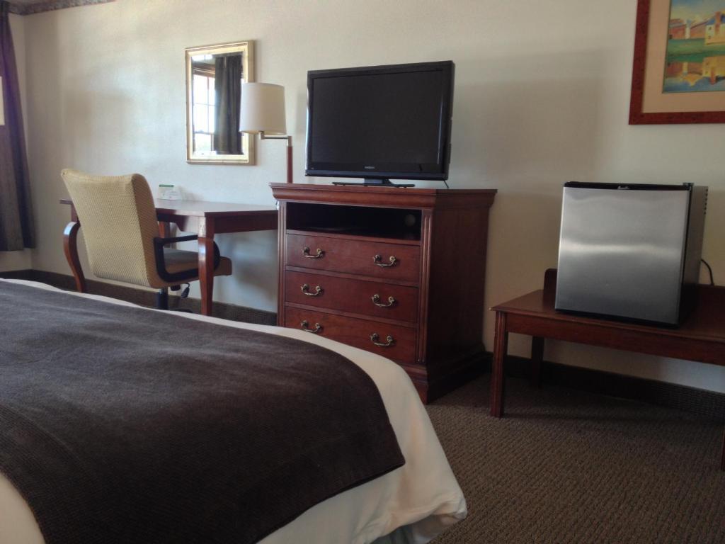 Hill & Motel 2*