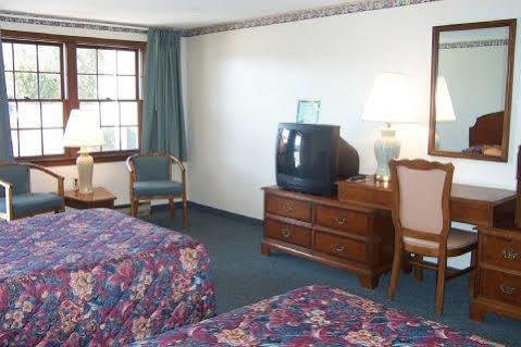 Motel Hill &